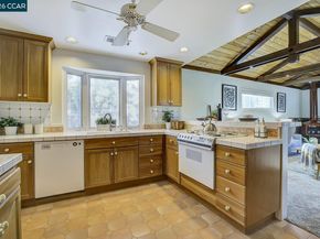 1375 El Curtola Blvd, Lafayette CA 94549