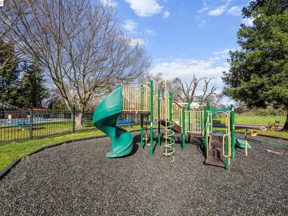 2134 Arroyo Ct 3, Pleasanton CA 94588