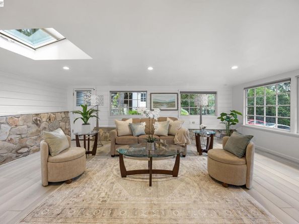 2976 Joaquin Miller Rd, Oakland CA 94602