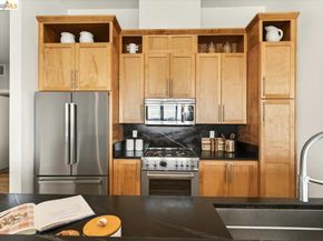 201 4Th St 601, Oakland CA 94607