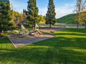 92 Hillview Dr, Danville CA 94506