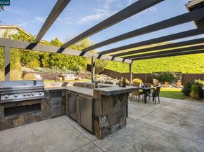 92 Hillview Dr, Danville CA 94506