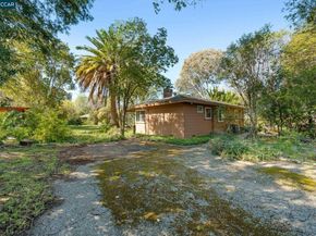 1174 Saint Francis Dr, Concord CA 94518