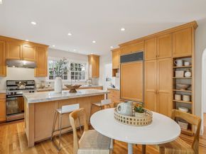 900 Rosemount Rd, Oakland CA 94610