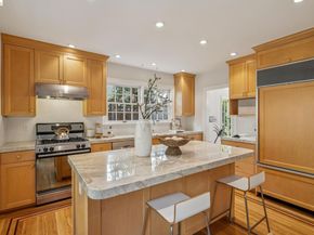 900 Rosemount Rd, Oakland CA 94610