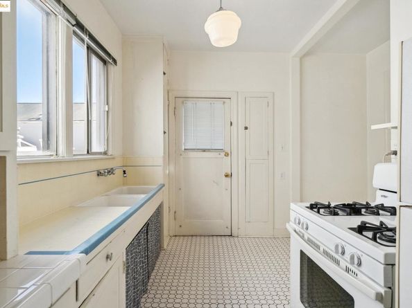 309 63rd Street, Oakland CA 94618