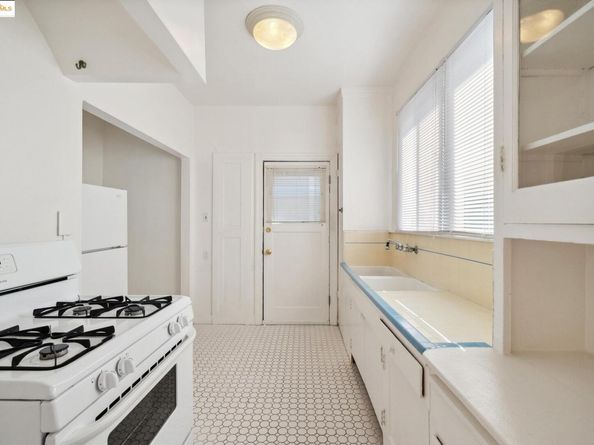 309 63rd Street, Oakland CA 94618