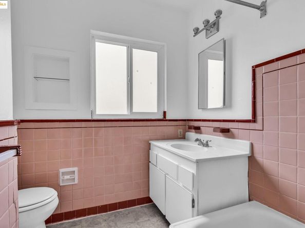 5492 Ruth Ave, Oakland CA 94601