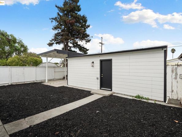 2839 Esmond Ave, Richmond CA 94804