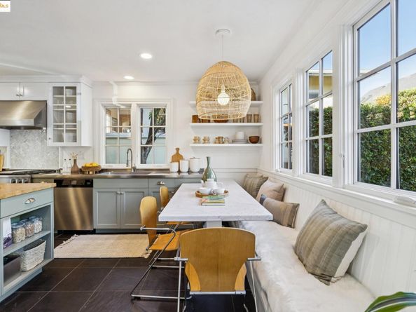 6218 MANOA St, Oakland CA 94618