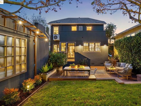 6218 MANOA St, Oakland CA 94618