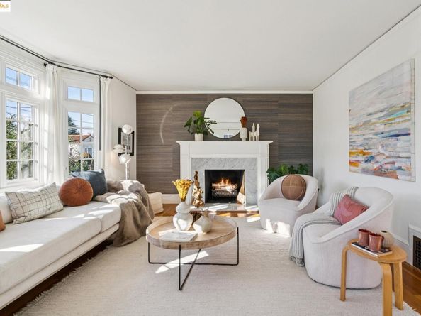 6218 MANOA St, Oakland CA 94618