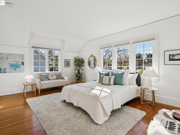 6218 MANOA St, Oakland CA 94618