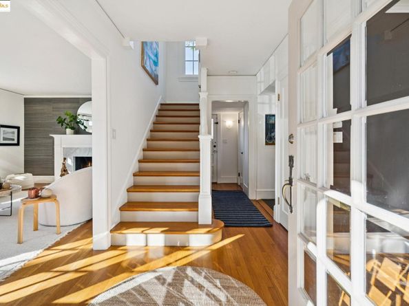 6218 MANOA St, Oakland CA 94618