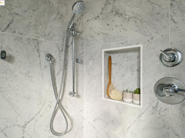 6218 MANOA St, Oakland CA 94618