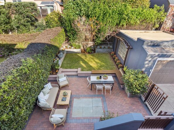 6218 MANOA St, Oakland CA 94618