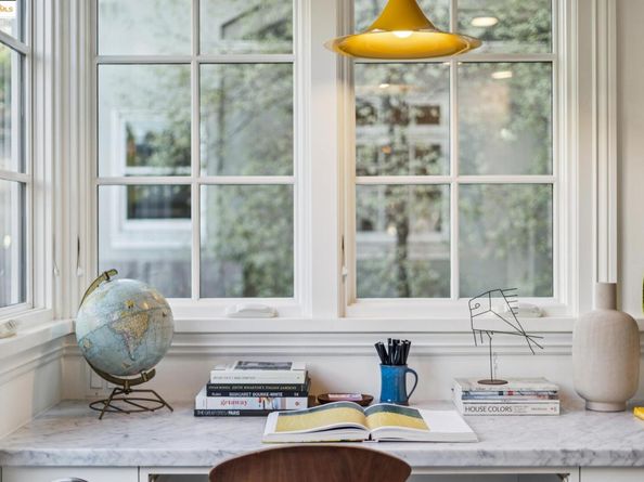 6218 MANOA St, Oakland CA 94618