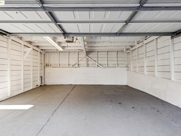 6218 MANOA St, Oakland CA 94618