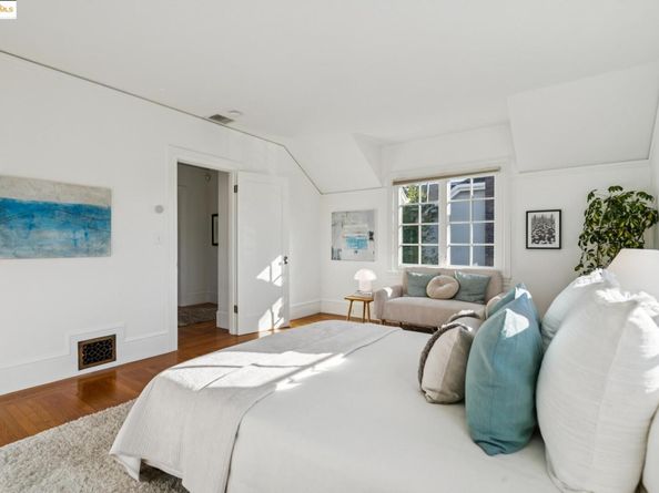 6218 MANOA St, Oakland CA 94618