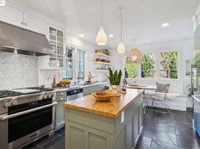 6218 MANOA St, Oakland CA 94618