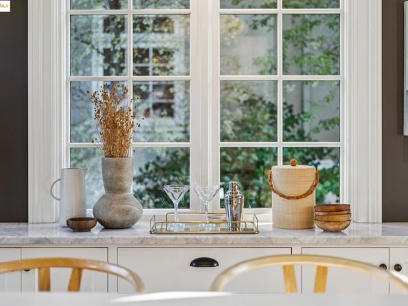 6218 MANOA St, Oakland CA 94618