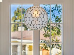 6218 MANOA St, Oakland CA 94618