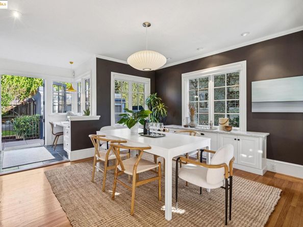 6218 MANOA St, Oakland CA 94618