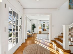 6218 MANOA St, Oakland CA 94618