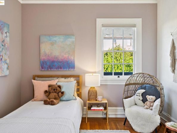 6218 MANOA St, Oakland CA 94618