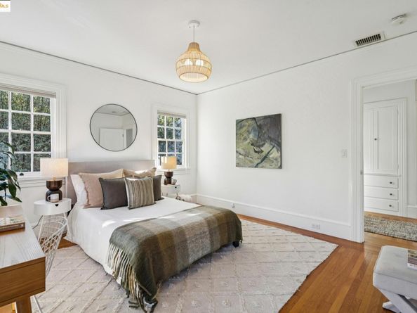 6218 MANOA St, Oakland CA 94618