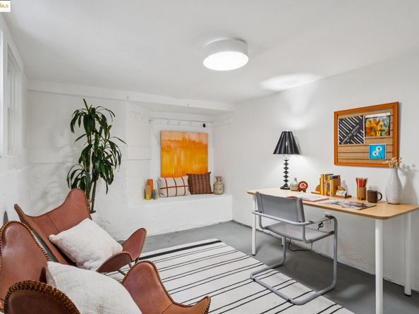 6218 MANOA St, Oakland CA 94618