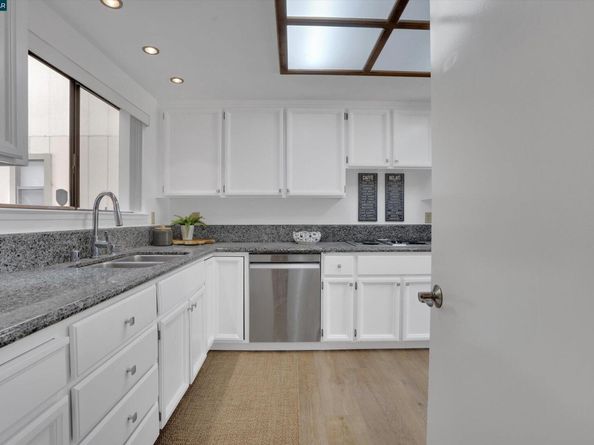 1120 Holmes Way, Hayward CA 94541