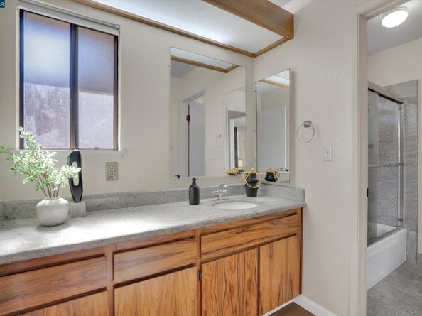 1120 Holmes Way, Hayward CA 94541