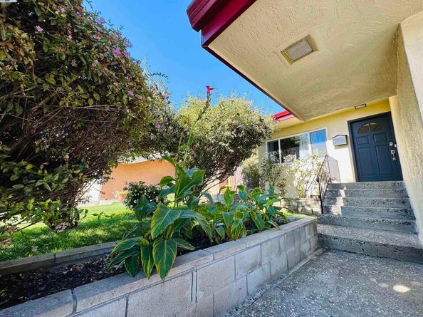 25132 Del Mar Avenue, Hayward CA 94542