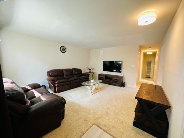 25132 Del Mar Avenue, Hayward CA 94542