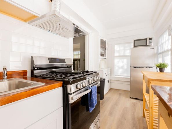 400 Lagunitas, Oakland CA 94610