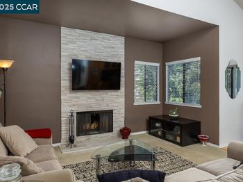 1086 Maywood Ln