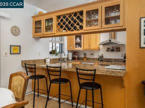 1086 Maywood Ln, Martinez CA 94553