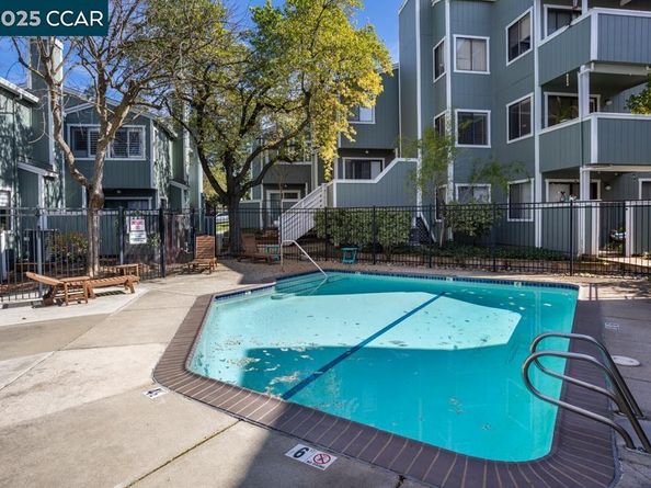 1086 Maywood Ln, Martinez CA 94553
