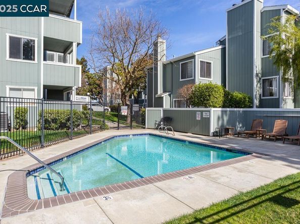1086 Maywood Ln, Martinez CA 94553