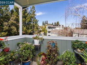 1086 Maywood Ln, Martinez CA 94553