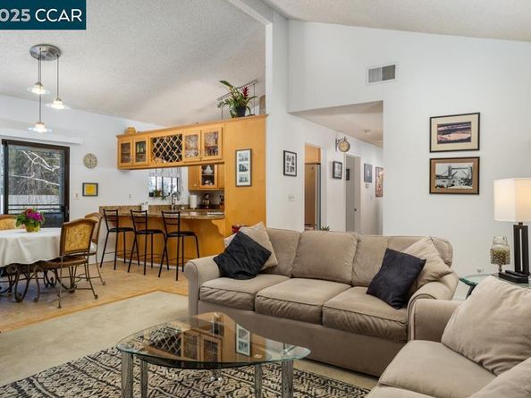 1086 Maywood Ln, Martinez CA 94553