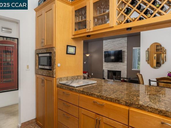 1086 Maywood Ln, Martinez CA 94553