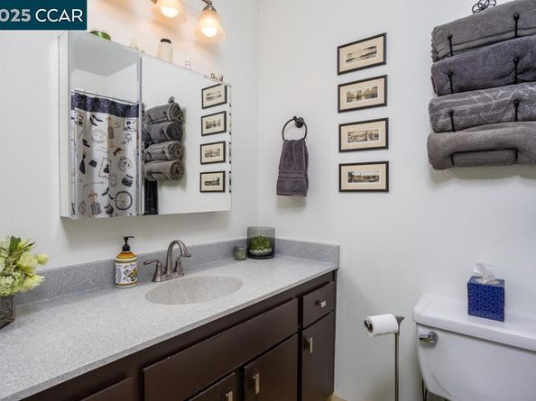 1086 Maywood Ln, Martinez CA 94553