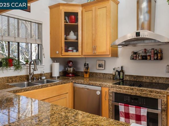 1086 Maywood Ln, Martinez CA 94553