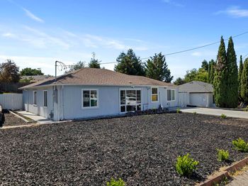 923 Kelvin Rd
