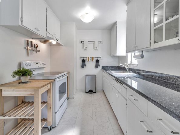 3877 Howe St 106, Oakland CA 94611