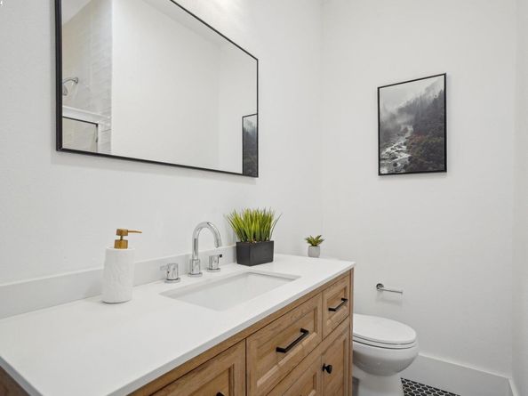 1834 8th St, Alameda CA 94501
