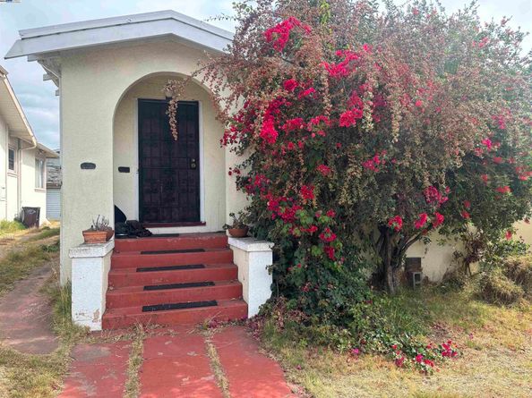 5226 Belvedere St, Oakland CA 94601