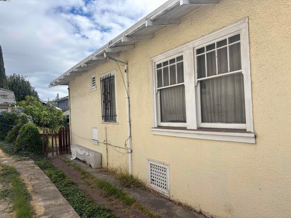 5226 Belvedere St, Oakland CA 94601